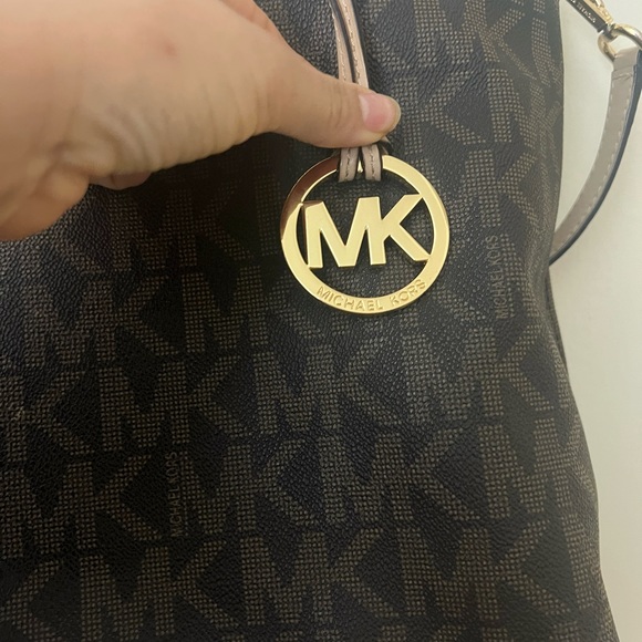 Michael Kors Handbag 👜 (shoulder) - Picture 2 of 11